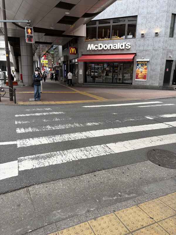 マクドナルド前を右折